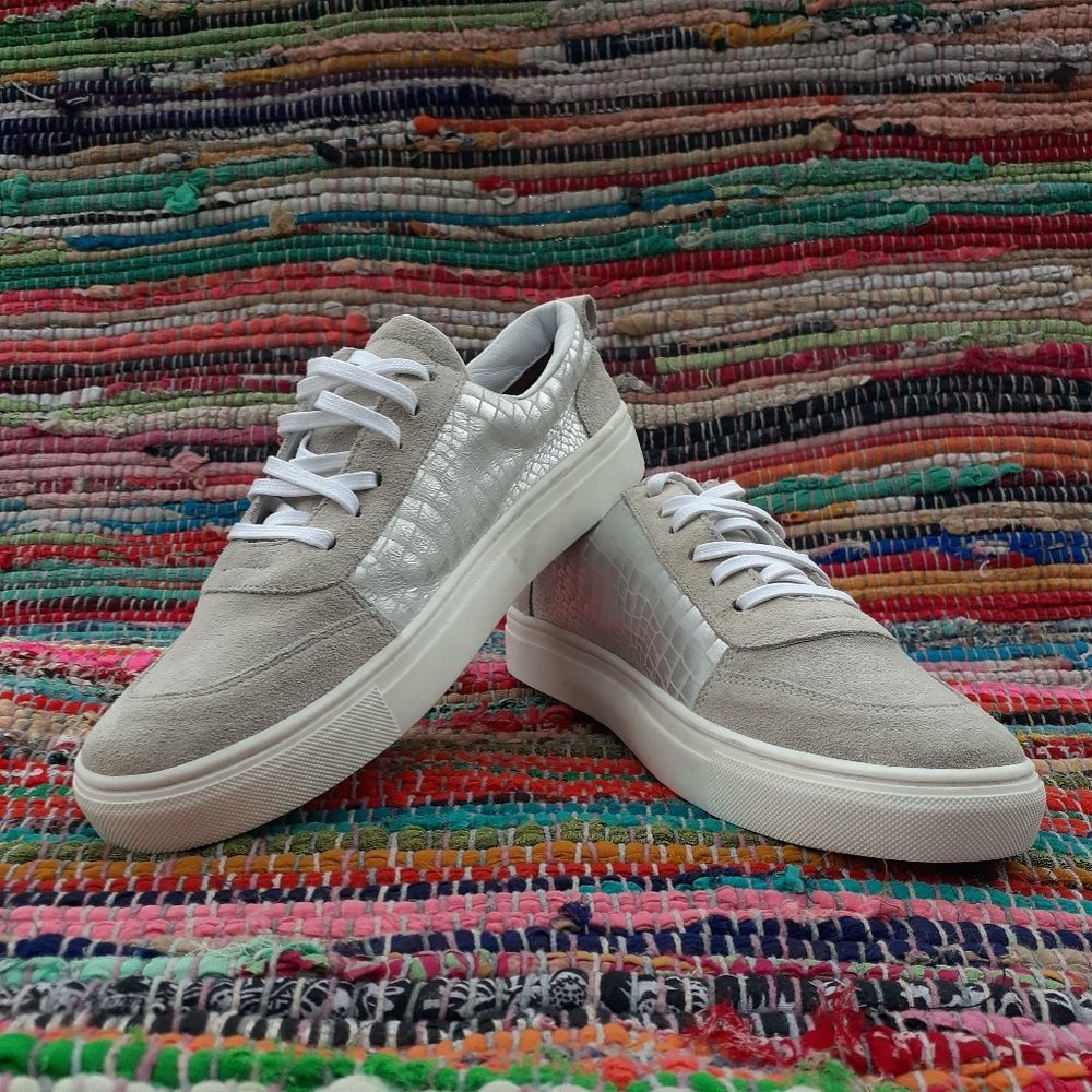 Kaanas Levanzo Croc Embossed Sneaker Taupe Silver NWT Faux Crocodile Size 6 NWT